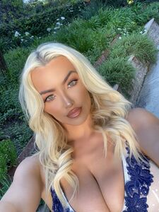 lindseypelas exclusive onlyfans leaked nudes