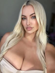 Lindsey Pelas latest onlyfans leaked nudes