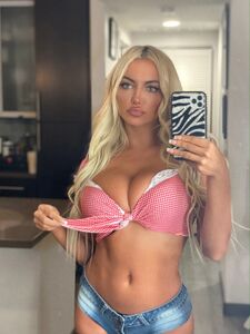 Lindsey Pelas latest onlyfans leaked nudes