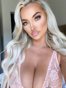 Lindsey Pelas latest onlyfans leaked nudes