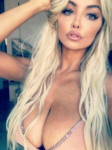 Lindsey Pelas Nude Photos Leak